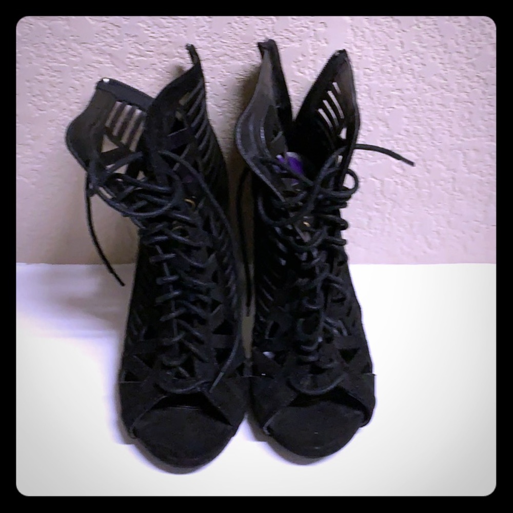 Xoxo cut out heel